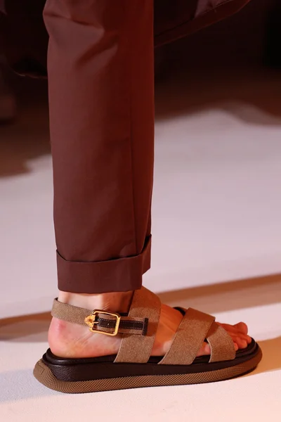 Look 80